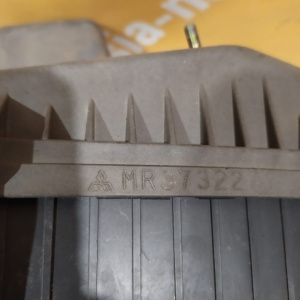 Корпус воздушного фильтра MITSUBISHI H66W Pajero IO MR373227