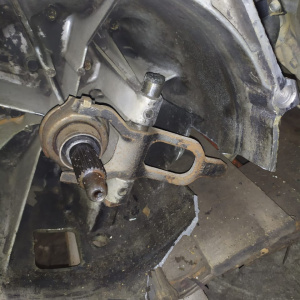 МКПП MITSUBISHI 6G74/6G75 V5M31 4WD эл. привод  на раздатке ДЕФЕКТ КОЛОКОЛА Pajero/Montero V75