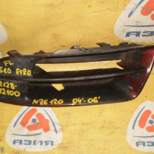 Заглушка в бампер Toyota Corolla ZZE120 '2004-2006 L Sedan ЕВРОПА 52128-12100