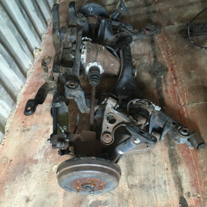Балка Nissan TNU30 Presage/Bassara R 4WD ПОДВЕСКА ЗАДНЯЯ В СБОРЕ Под чугунный  редуктор