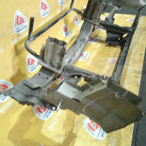 Рамка радиатора BMW X5 E53 в сборе с усилителем бампера 51718402831 51718402319