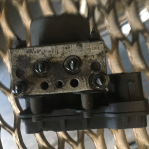 Блок ABS MITSUBISHI CU2W, CU4W Airtrek MR493107