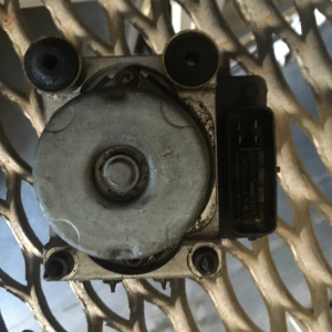 Блок ABS MITSUBISHI CU2W, CU4W Airtrek MR493107