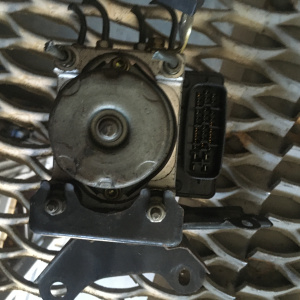 Блок ABS Toyota SCP10, SCP11 Platz/Vitz 89541-52011/44050-52170