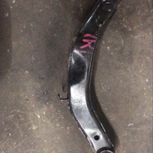 Рычаг Nissan C26 Serena зад, прав в попер.