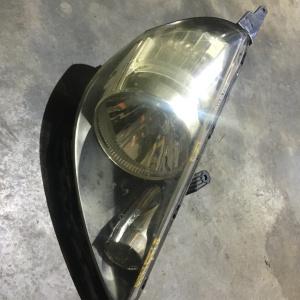 Фара HONDA P4944 прав Fit GD1 '2003 черн.(дефект стекла)