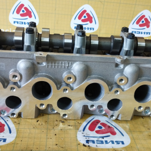 Головка блока Mazda/Ford R2/RF Bongo 8 VALVE Трубка подачи антифриза спереди ( со стороны лобовины ) НОВАЯ с распредвалом