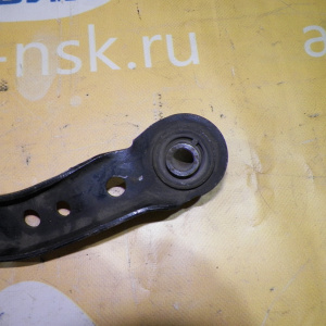 Рычаг Nissan E11 Note перед, прав С балки.