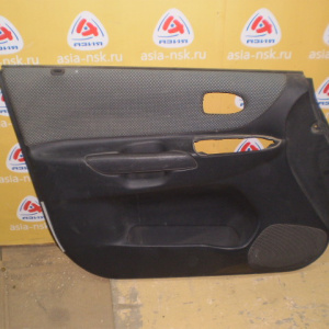 Обшивка двери Mazda Premacy CP8W перед, лев