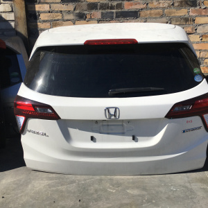 Дверь задняя Honda Vezel RU3/RU4 '2013-2018 Камера (спойлер) вст.132-62164 68100T7A000ZZ