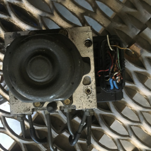 Блок ABS Toyota EXZ10 Raum 44510-46040