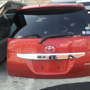 Дверь задняя TOYOTA Isis ZGM11 '2009-2017 спойлер