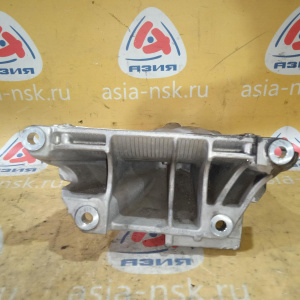 Кронштейн опоры двигателя BMW N57/N57D30A X5 E70/E71 '2013 6790022 R 22116790026