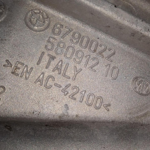 Кронштейн опоры двигателя BMW N57/N57D30A X5 E70/E71 '2013 6790022 R 22116790026