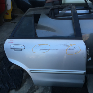 Дверь боковая Mazda Familia BJ5W '1998 зад, прав дефект(цена за голое железо)