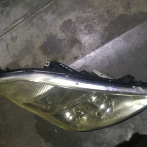 Фара TOYOTA 44-68 прав Isis ZGM10