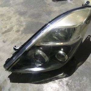 Фара TOYOTA 44-72 лев Isis ZGM10 xenon дефект крепления