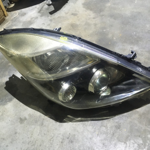 Фара TOYOTA 44-72 прав Isis ZGM10 xenon дефект крепления