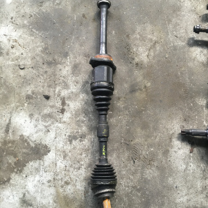 Привод Toyota ZGM11 Isis 3ZR перед, прав ABS дефект пыльника