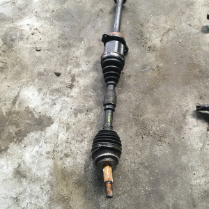 Привод Toyota ZGM11 Isis 3ZR перед, прав ABS дефект пыльника