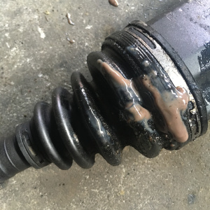 Привод Toyota ZGM11 Isis 3ZR перед, прав ABS дефект пыльника