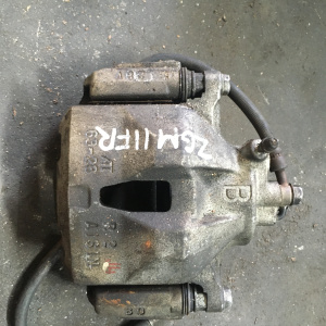 Суппорт Toyota ZGM11 Isis перед, прав 63-28