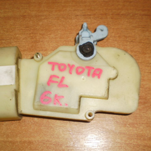 Замок двери Toyota Сервопривод (6 контактов) перед, лев