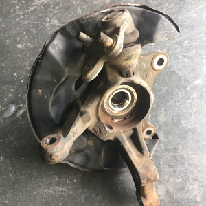 Ступица TOYOTA ZZE129/ZNE14 WiLL VS/Wish перед, прав 4WD ABS  голая