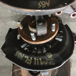 Ступица Toyota ZGM11 Isis перед, лев ABS голая