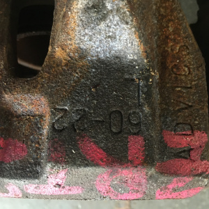 Суппорт Toyota ZRT265 Allion/Premio перед, лев 60-22