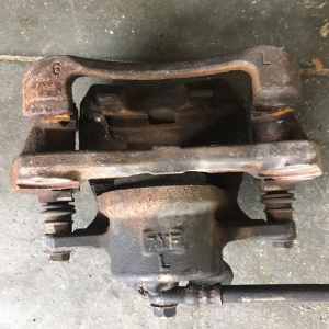 Суппорт Toyota ZRT265 Allion/Premio перед, лев 60-22