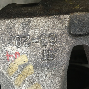 Суппорт Toyota ZGM11 Isis перед, лев 63-28