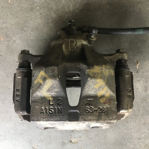 Суппорт Toyota ZGM11 Isis перед, лев 63-28