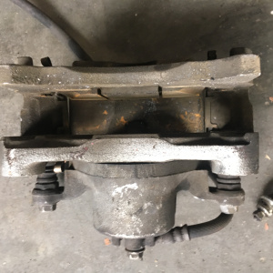 Суппорт Nissan L33 Teana перед, лев