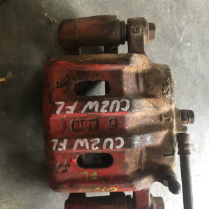 Суппорт MITSUBISHI CU2W Airtrek перед, лев 4304
