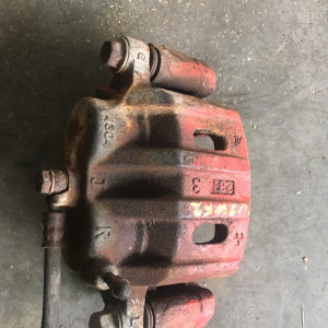 Суппорт MITSUBISHI CU2W Airtrek перед, прав 4304