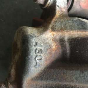 Суппорт MITSUBISHI CU2W Airtrek перед, прав 4304