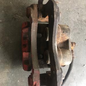 Суппорт MITSUBISHI CU2W Airtrek перед, прав 4304