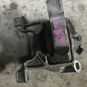 Подушка двигателя Mazda Z6 Axela BM6FJ перед, прав