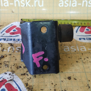 Крепление подушки ДВС Toyota 4S 3S Camry SV40 2WD a/t перед F ( W ) 12311-74030