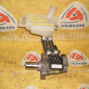 Главный тормозной цилиндр TOYOTA Dyna/Toyoace XZU304 4 шпильки (с датчиком) (24V)