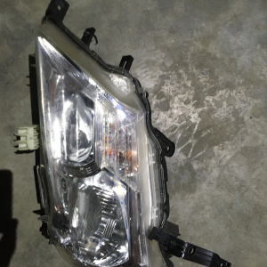 Фара Nissan 100-23097 лев Serena C26 '2010-2013 Xenon (дефект стекла)