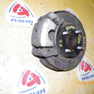 Ступица Toyota NHP10 Aqua перед, лев ABS. В сборе.