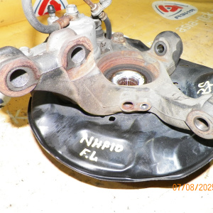 Ступица Toyota NHP10 Aqua перед, лев ABS. В сборе.