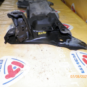 Балка Toyota NHP10 Aqua F поперечная