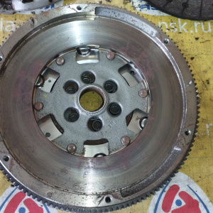 Маховик Mitsubishi BSY Outlander CW8W m/t + корзина 124048810 ( диаметр диска 239 мм. 324052810 ) 415044110