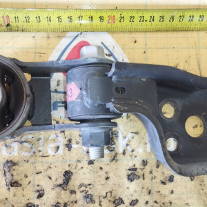 Подушка двигателя Toyota 1NZ-FXE Corolla Fielder NKE165/NHP10 зад низ две части на балку и кпп R ( A2 / 8165H 010 ) 12363-21160 + ( A3 / 12363-33020 )