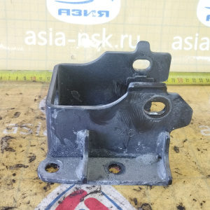 Крепление подушки ДВС Toyota 1NZ-FXE Corolla Fielder/Aqua NKE165/NHP10/NHP130/NHP160/NHP170 гибрид перед, лев ( 46 ) 12325-21260