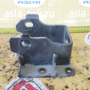Крепление подушки ДВС Toyota 1NZ-FXE Corolla Fielder/Aqua NKE165/NHP10/NHP130/NHP160/NHP170 гибрид перед, лев ( 46 ) 12325-21260