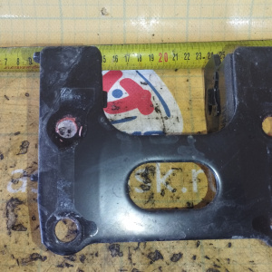 Крепление подушки ДВС Toyota 1NZ-FXE Corolla Fielder/Aqua NKE165/NHP10/NHP130/NHP160/NHP170 гибрид перед, лев ( 46 ) 12325-21260